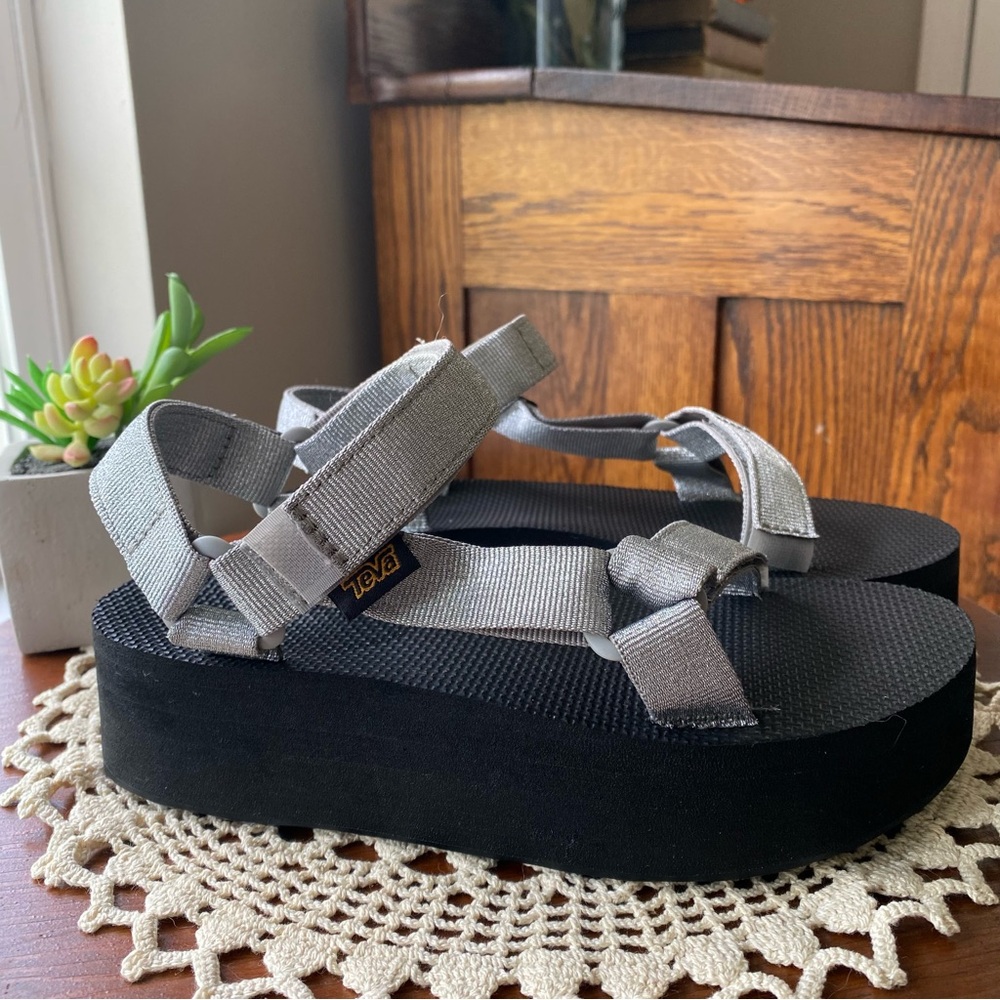 Teva Flatform Universal Wedge Platform Silver Sandals size 7 - Picture 5 of 14